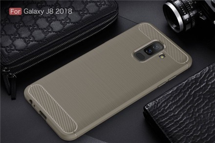 Накладка силиконовая для Samsung Galaxy J8 (2018) J810 карбон сталь серая