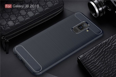 Накладка силиконовая для Samsung Galaxy J8 (2018) J810 карбон сталь синяя